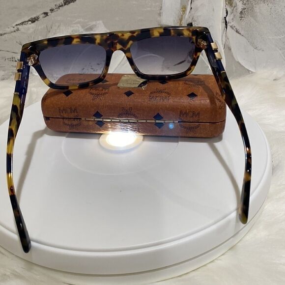 # Mcm Woman's Sunglasses 54mm - Picture 10 of 13